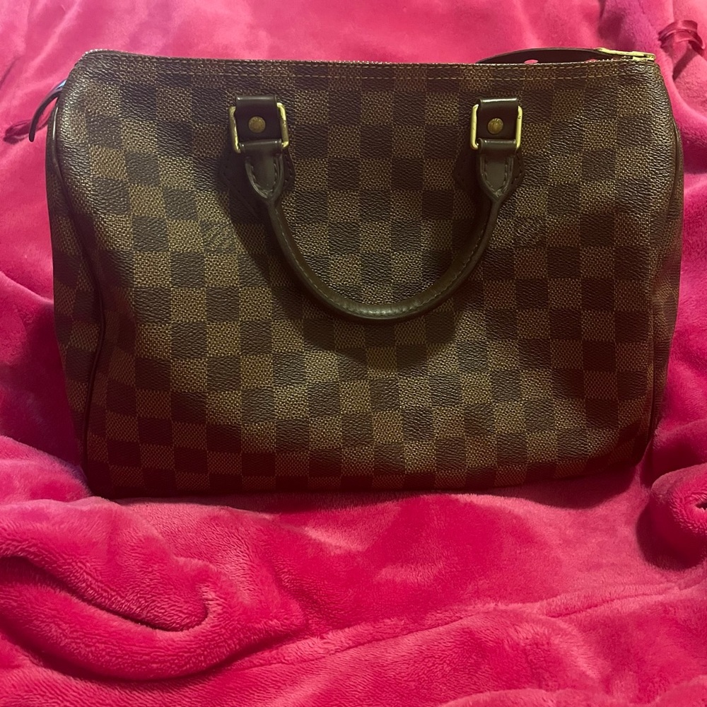 For sale this beautiful pre love Louis Vutton speedy 30 . Date code SP1120 .